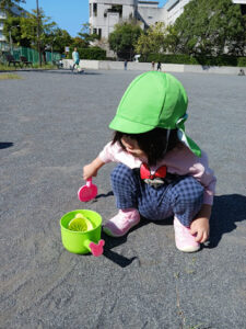 ぴーまん保育園弘明寺　散歩　外遊び